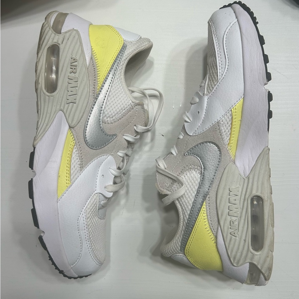 Women’s Nike air max excee size 8.5 tennis shoes white silver yellow